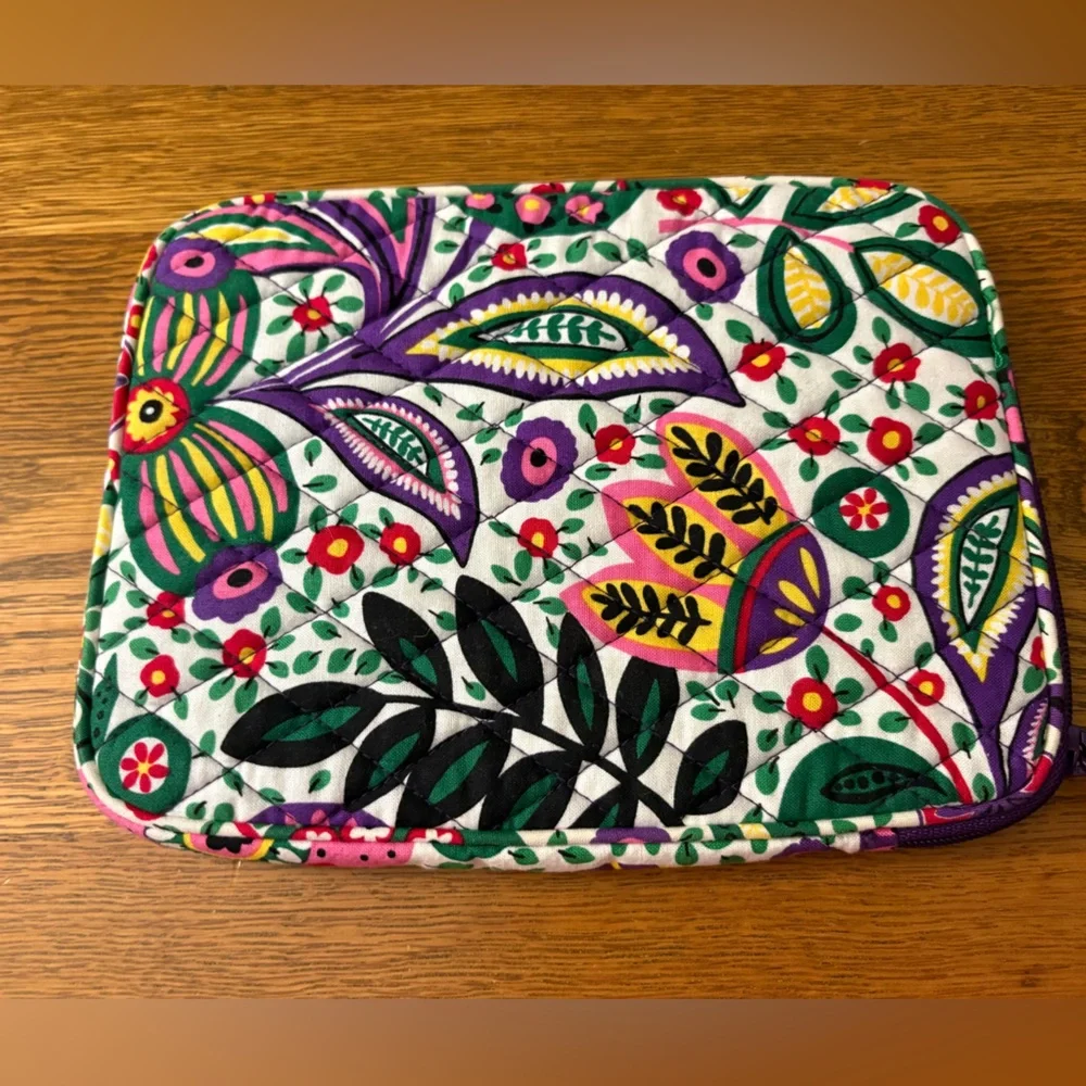 Vera Bradley mini tablet case. NWOT.